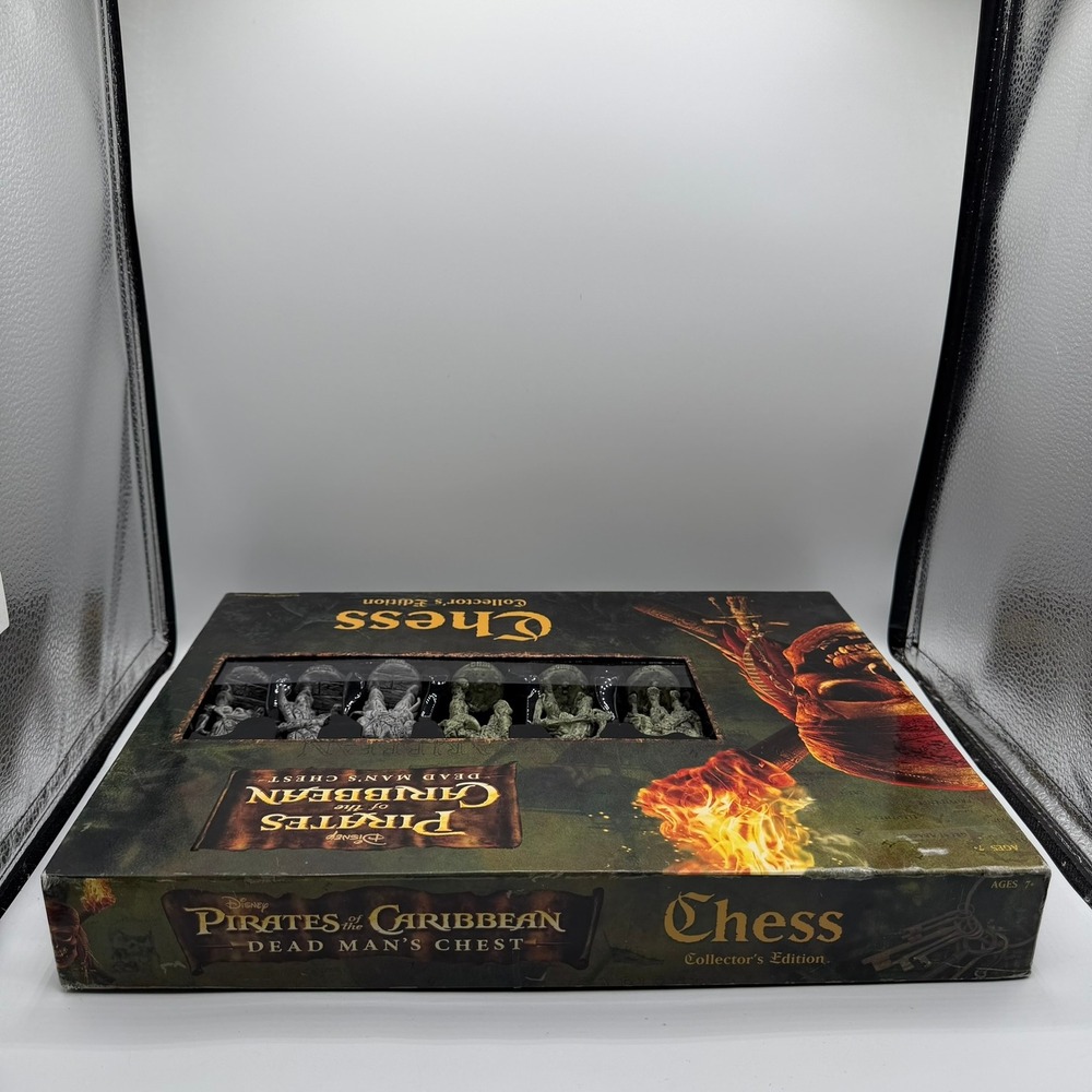 Disney Pirates of the Caribbean Dead Mans Chest Chess Collectors Edition 2006 - Picture 3 of 15